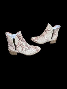 Anthropologie Seychelles Beige Snake Skin Side Zip Ankle Boots Sz 6 NEW